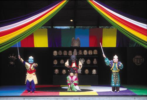 Performance with gigaku masks