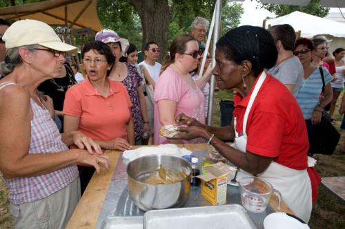 Rufa Herrera de Perea makes <i>manjar blanco</i>, a thick caramel sauce and explains the process to festival visitors.