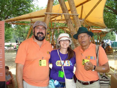 Juan C&eacute;sar Bonilla, tagua craftsman, Silvia Serrano, interpreter and presenter, and &aacute;lvaro Suesca, director of El Pueblo Canta.