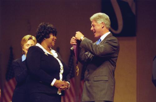 President Clinton presents a National Medal of Arts to Aretha Franklin at the 1999 awards ceremony in Constitution Hall.