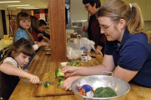 Missouri University&rsquo;s Family Nutrition Program offers a &ldquo;cooking camp&rdquo; to teach children about healthy eating. Children from Gasconade County Clover Kids Club, at St. John&rsquo;s United Church of Christ in Bern, Missouri, learned to pro