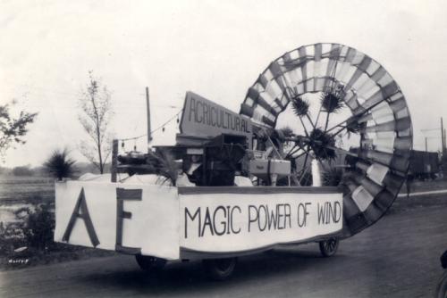 Midwestern farmers were familiar with alternative energy long before the twenty-first century, as illustrated by this 1920s parade float in Iowa.