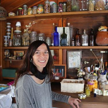 How Eva Rosich Blends the Lines of Modern Medicine & Natural Remedy