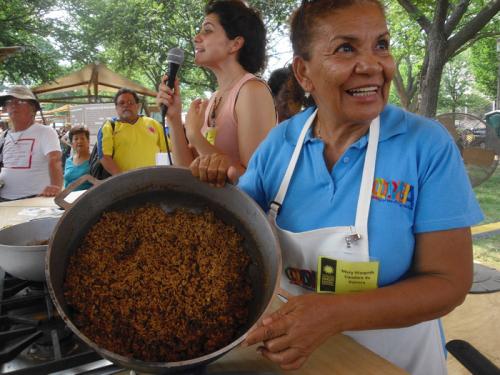 Mery Gándara de Barrera with the completed arroz coco, Photo by Sojin Kim
