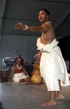 Photo by Allen Pruit, Ralph Rinzler Archives and Collections, Smithsonian Institution