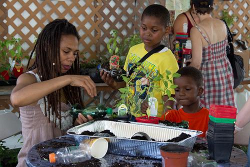 Photo by Rachel Winslow, Ralph Rinzler Folklife Archives and Collections, Smithsonian Institution
