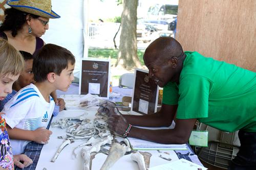 Photo by Bea Ugolini, Ralph Rinzler Folklife Archives and Collections, Smithsonian Institution