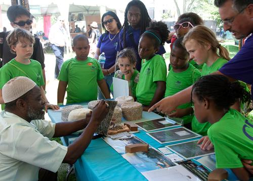 Photo by Michelle Arbeit, Ralph Rinzler Folklife Archives and Collections, Smithsonian Institution
