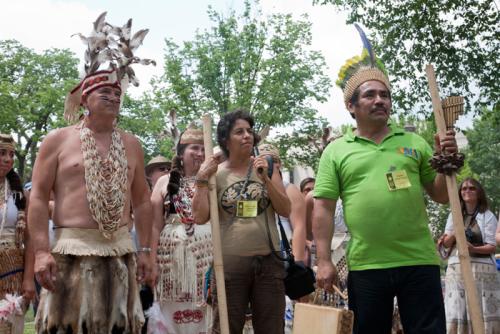 Uldarico Matapí Yucuna (right), a Matapi shaman and craftsman, participated in an exchange with representatives of the Siletz people of Western Oregon in the Colombia program area
