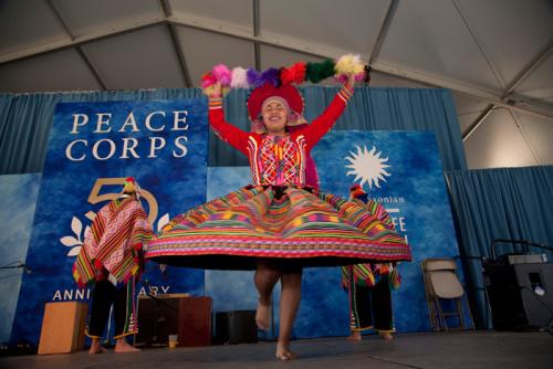 Dancers from the Peruvian dance school Raíces y Expresiones perform with Peru Gozando on the World Stage.