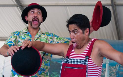 Circo Ciudad is a group of young artists from Bogotá, who use performance to interpret urban life.