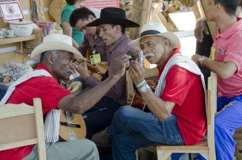 Fernán de Jesús Rojo Meneses and Elkin de Jesús Meneses Rojo of Aires del Campo (Coffee region) congregate with other Colombia program artists, including members of Grupo Cabrestero (Southeastern Plains) and salsa dancer Deivy Johan Zúñiga Jiménez (Cali).