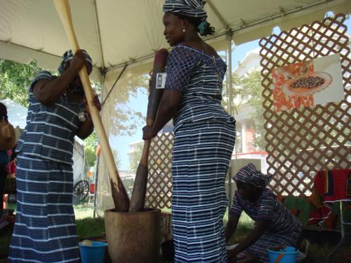 Rukaya Amidu, Shietu Braimah, Gladys Sala Petey make shea butter
