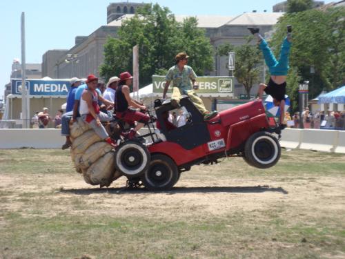 Jhon Jairo Amortegui Piña, jeep driver and loader and his crew