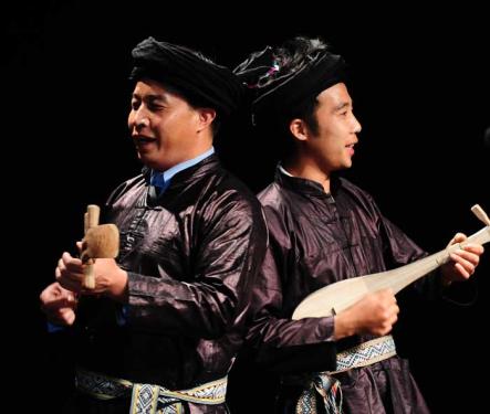 Wu Zhangshi (left) is performing at the 2013 Festival.