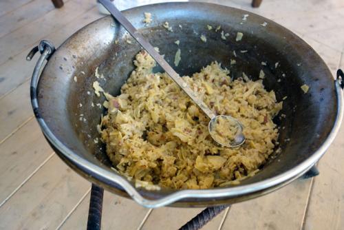 Cooking slambuc.