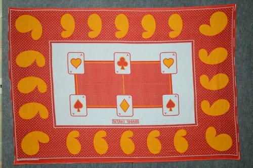 This traditional khanga features the popular cashew shape on its border, as well as a text message, which means “I do not want evil” in Kiswahili. Photo by and courtesy of Howard Zehr