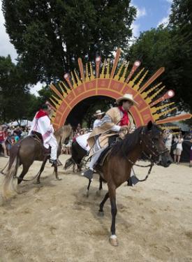 Wilde Moran came from Peru to the United States and passed his family's tradition of dancing the Marinera with Peruvian Paso horses onto his son and daughter. Photo by Francisco Guerra, Ralph Rinzler Folklife Archives