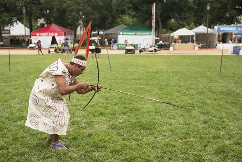 Sergio Pacheco Habeo demonstrated how Wachiperi archers hunt small game. Photo by Vivianne Peckham, Ralph Rinzler Folklife Archives