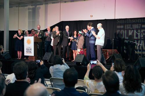 Smithsonian Secretary David Skorton, Congressman John Garamendi, artists from Basque country and California, and other Smithsonian representatives and partners officially opened the Festival by ringing the ceremonial bell. Photo by Francisco Guerra, Ralph